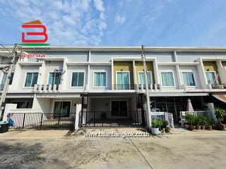 Casa adosada en venta de 4 habitaciones en Mueang Pathum Thani, Pathum Thani