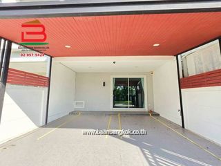 Casa adosada en venta de 4 habitaciones en Mueang Pathum Thani, Pathum Thani