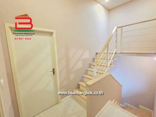 Casa adosada en venta de 4 habitaciones en Mueang Pathum Thani, Pathum Thani