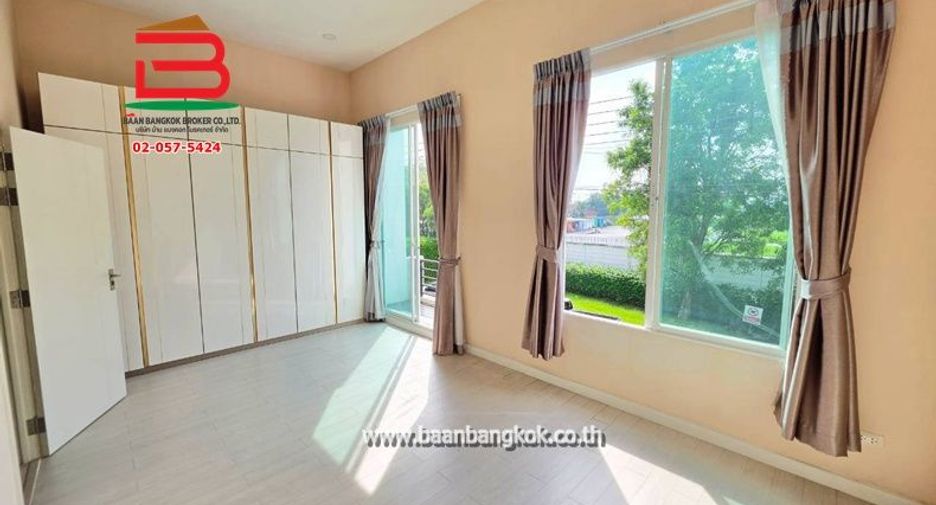 Casa adosada en venta de 4 habitaciones en Mueang Pathum Thani, Pathum Thani