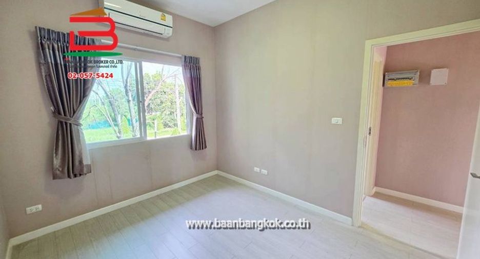 Casa adosada en venta de 4 habitaciones en Mueang Pathum Thani, Pathum Thani