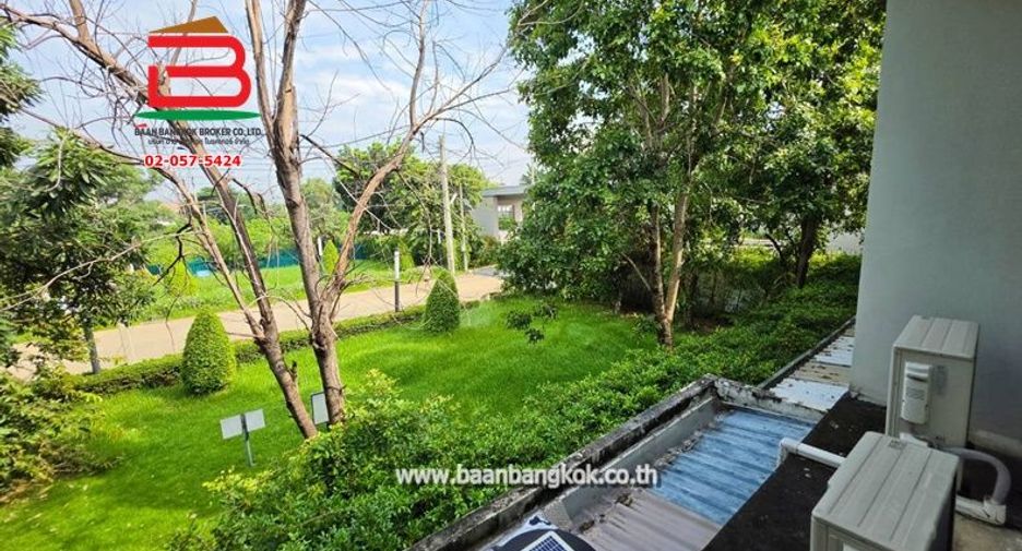 Casa adosada en venta de 4 habitaciones en Mueang Pathum Thani, Pathum Thani