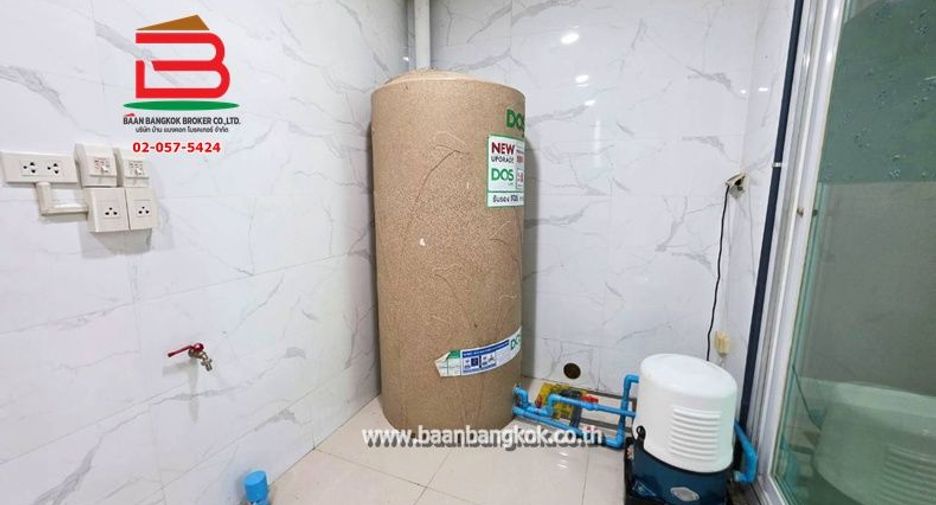 Casa adosada en venta de 4 habitaciones en Mueang Pathum Thani, Pathum Thani