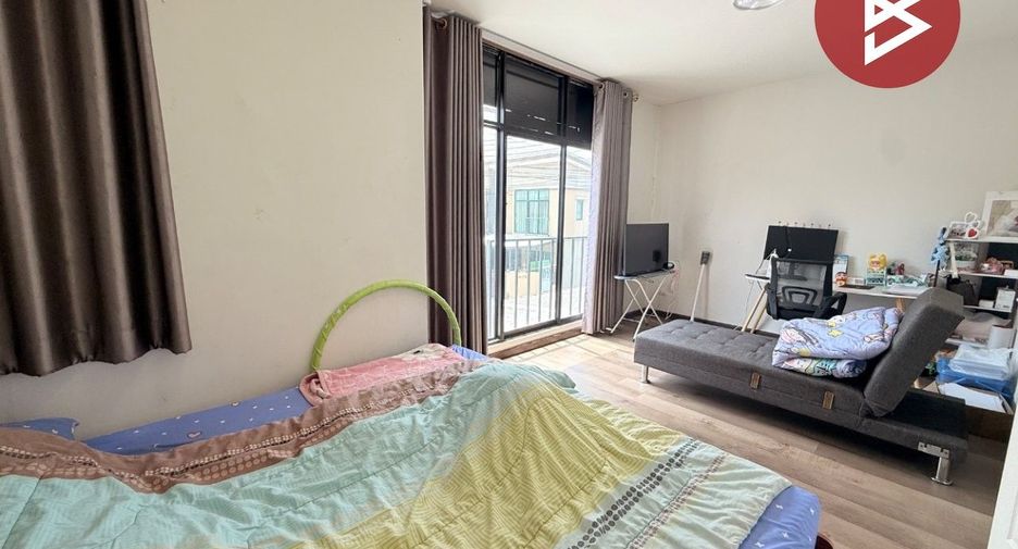For sale 3 bedrooms townhouse in Si Racha, Chonburi