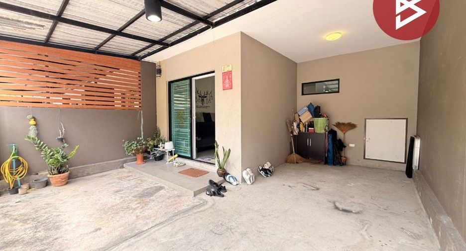 For sale 3 bedrooms townhouse in Si Racha, Chonburi