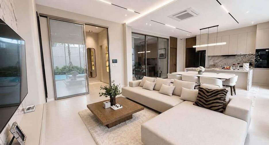 For rent 4 bedrooms villa in Bang Lamung, Chonburi