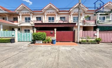 Casa adosada en venta de 3 habitaciones en Lat Lum Kaeo, Pathum Thani