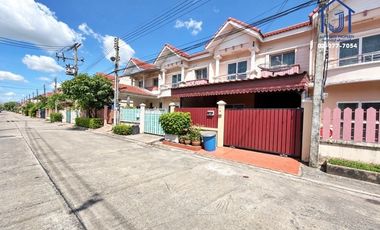 Casa adosada en venta de 3 habitaciones en Lat Lum Kaeo, Pathum Thani