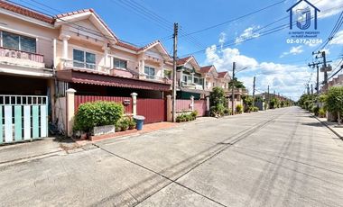 Casa adosada en venta de 3 habitaciones en Lat Lum Kaeo, Pathum Thani