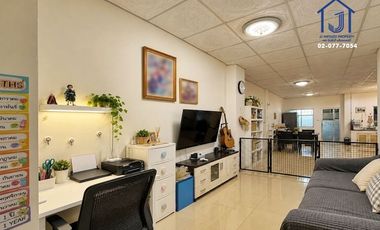 Casa adosada en venta de 3 habitaciones en Lat Lum Kaeo, Pathum Thani