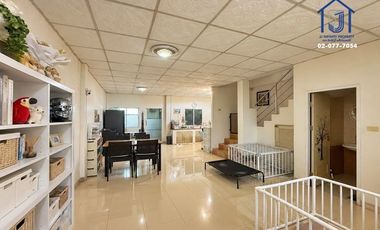 Casa adosada en venta de 3 habitaciones en Lat Lum Kaeo, Pathum Thani