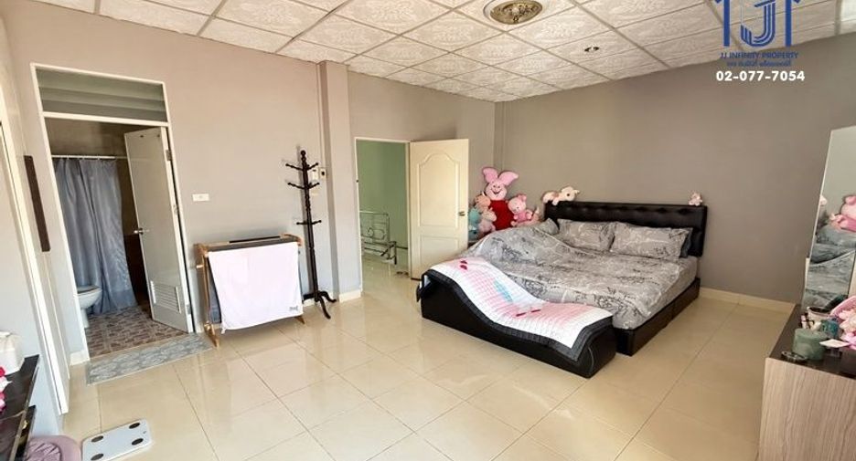 Casa adosada en venta de 3 habitaciones en Lat Lum Kaeo, Pathum Thani