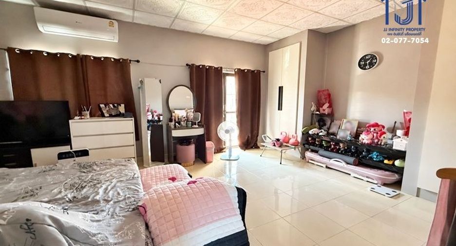 Casa adosada en venta de 3 habitaciones en Lat Lum Kaeo, Pathum Thani