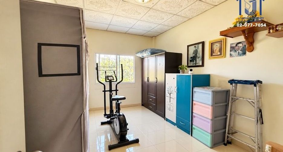 Casa adosada en venta de 3 habitaciones en Lat Lum Kaeo, Pathum Thani