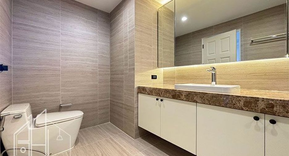 Condo en alquiler de 3 habitaciones en Khlong Toei, Bangkok