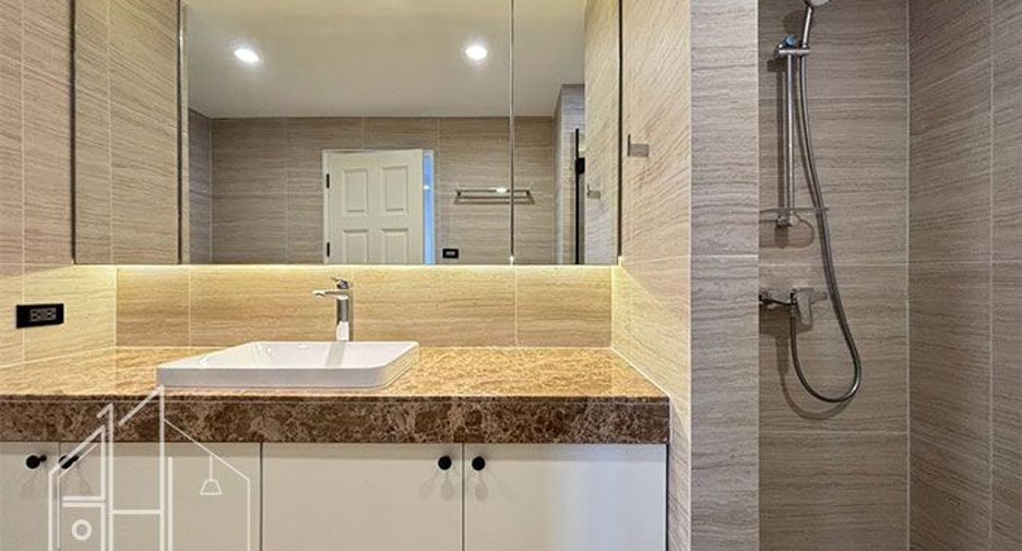 Condo en alquiler de 3 habitaciones en Khlong Toei, Bangkok