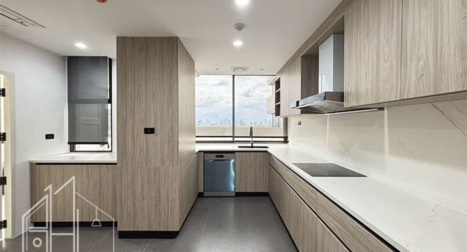Condo en alquiler de 3 habitaciones en Khlong Toei, Bangkok
