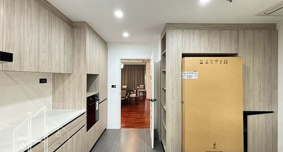 Condo en alquiler de 3 habitaciones en Khlong Toei, Bangkok