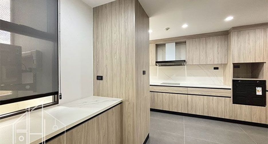 Condo en alquiler de 3 habitaciones en Khlong Toei, Bangkok