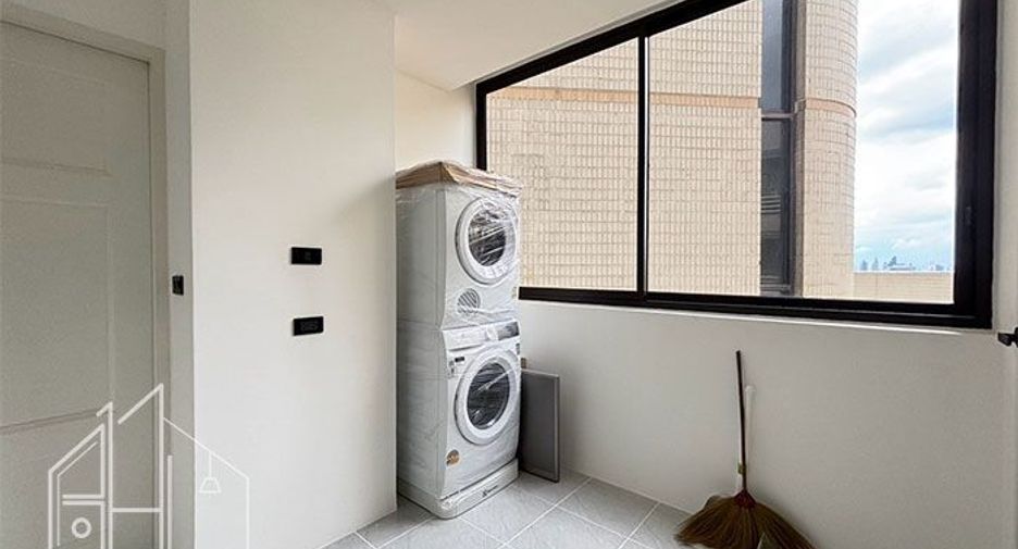 Condo en alquiler de 3 habitaciones en Khlong Toei, Bangkok