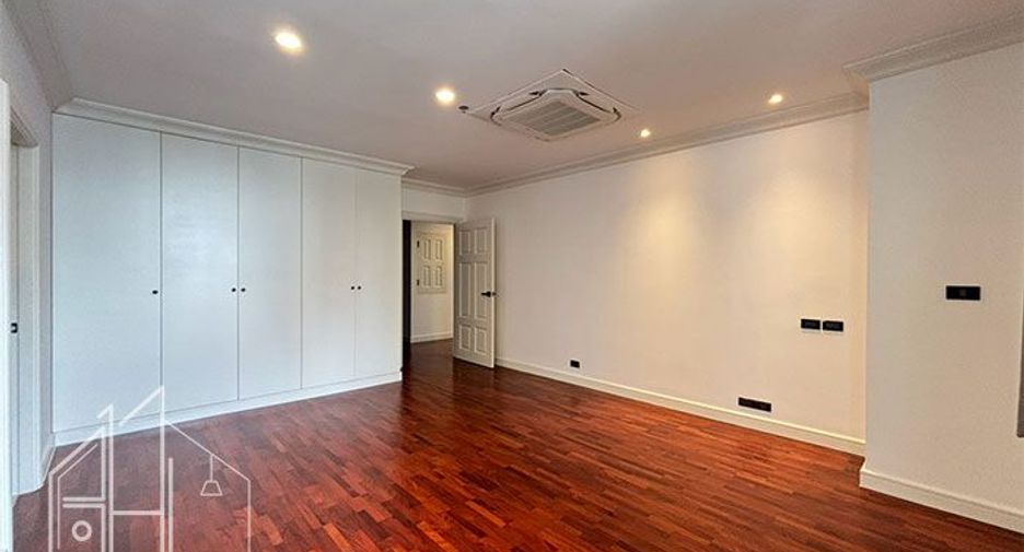 Condo en alquiler de 3 habitaciones en Khlong Toei, Bangkok
