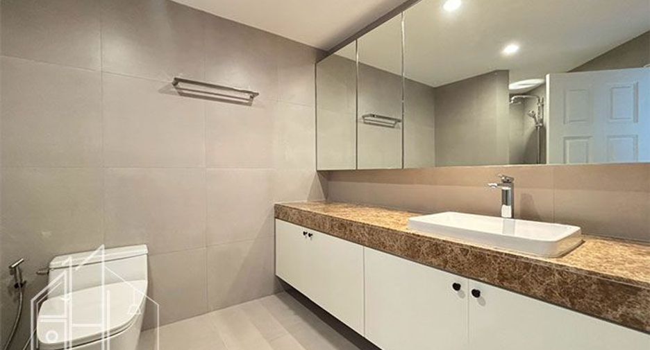 Condo en alquiler de 3 habitaciones en Khlong Toei, Bangkok