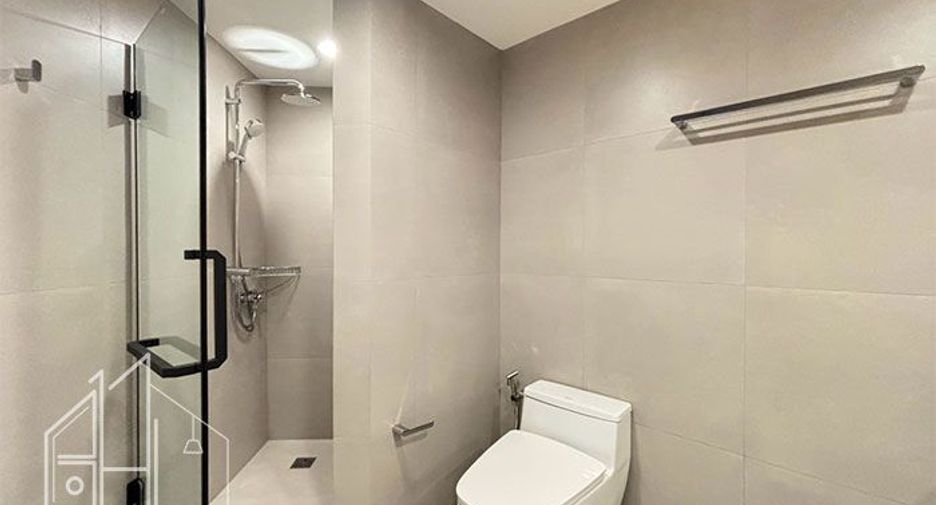 Condo en alquiler de 3 habitaciones en Khlong Toei, Bangkok