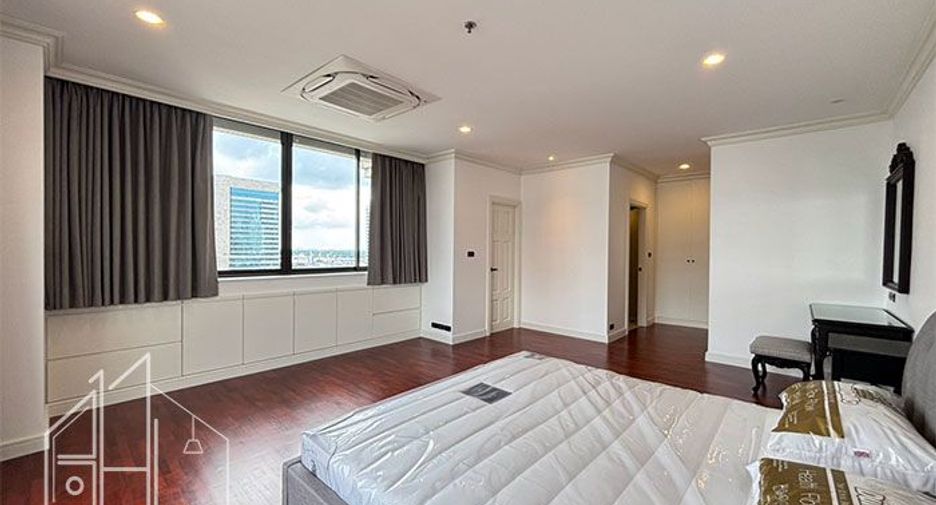 Condo en alquiler de 3 habitaciones en Khlong Toei, Bangkok