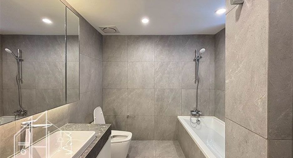 Condo en alquiler de 3 habitaciones en Khlong Toei, Bangkok