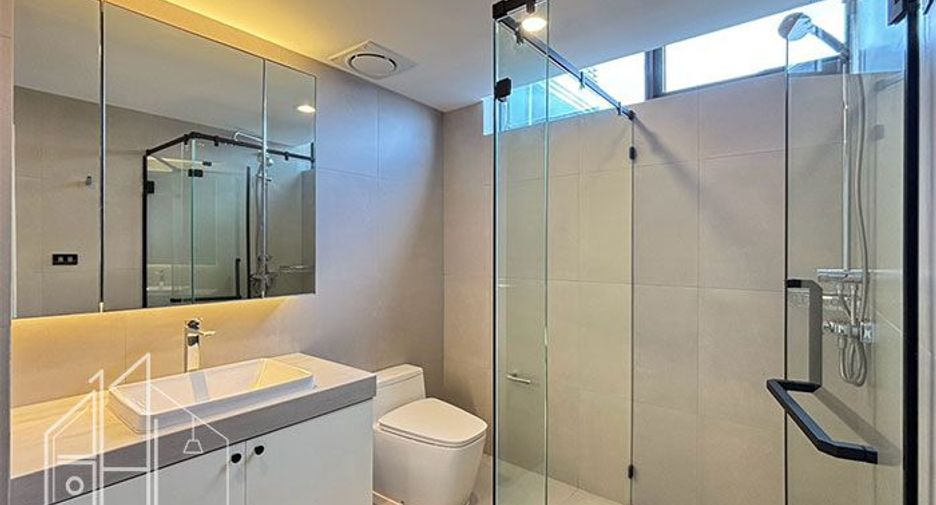 Condo en alquiler de 3 habitaciones en Khlong Toei, Bangkok