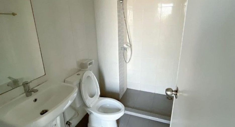 For sale 1 bed condo in Mueang Samut Prakan, Samut Prakan