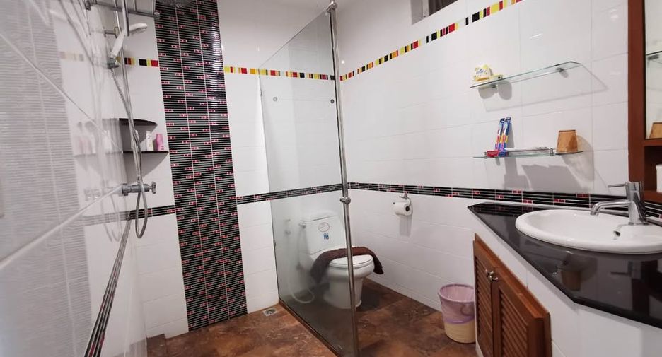 Casa en alquiler de 5 habitaciones en Jomtien, Pattaya
