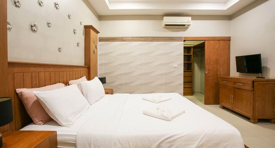 Casa en alquiler de 5 habitaciones en Jomtien, Pattaya