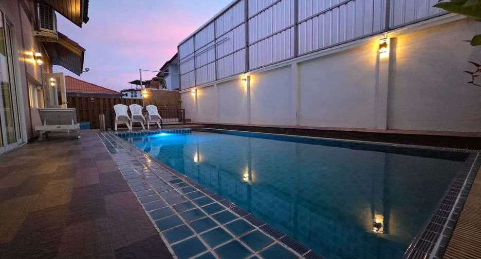 Casa en alquiler de 5 habitaciones en Jomtien, Pattaya
