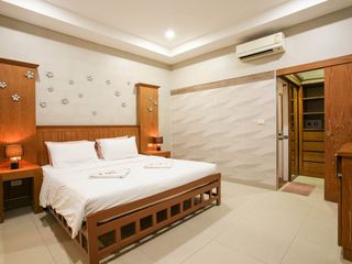 Casa en alquiler de 5 habitaciones en Bang Lamung, Chonburi