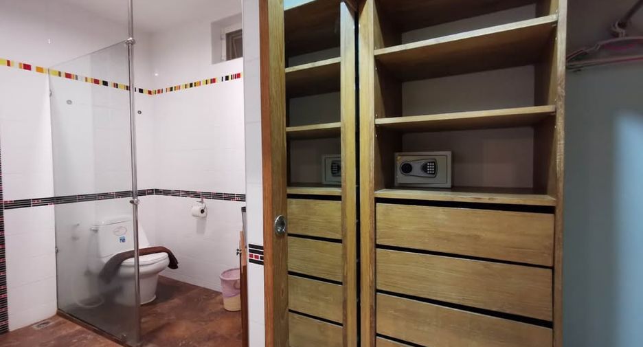 Casa en alquiler de 5 habitaciones en Jomtien, Pattaya