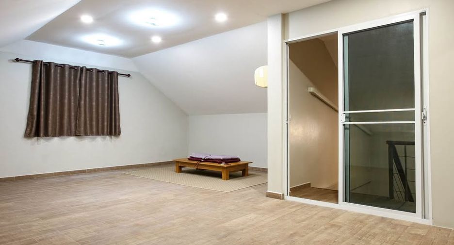 Casa en alquiler de 5 habitaciones en Jomtien, Pattaya