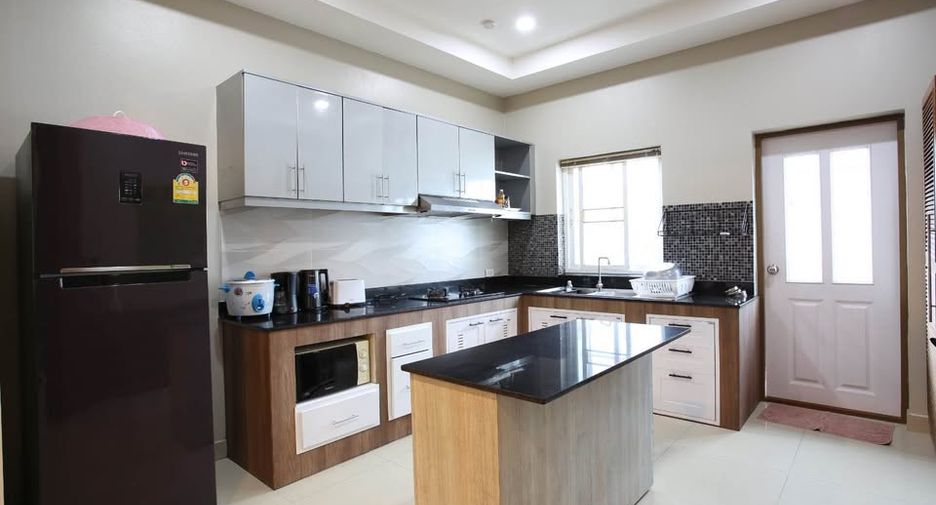 Casa en alquiler de 5 habitaciones en Jomtien, Pattaya