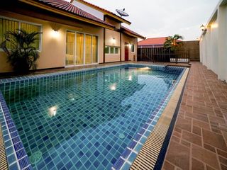 Casa en alquiler de 5 habitaciones en Bang Lamung, Chonburi