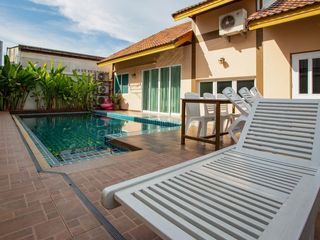 Casa en alquiler de 5 habitaciones en Bang Lamung, Chonburi