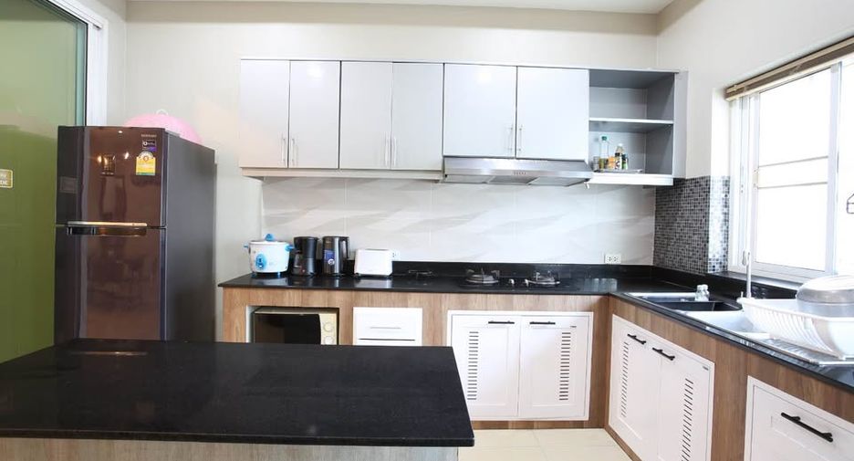 Casa en alquiler de 5 habitaciones en Jomtien, Pattaya