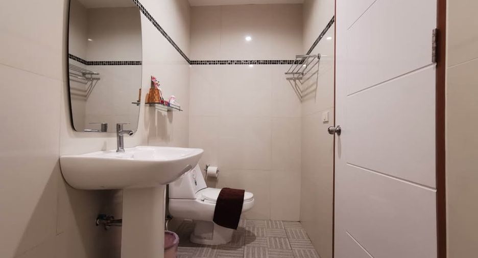 Casa en alquiler de 5 habitaciones en Jomtien, Pattaya