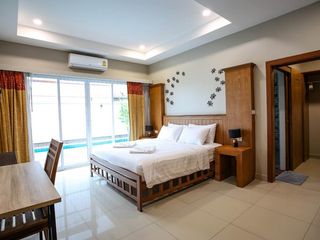 Casa en alquiler de 5 habitaciones en Bang Lamung, Chonburi