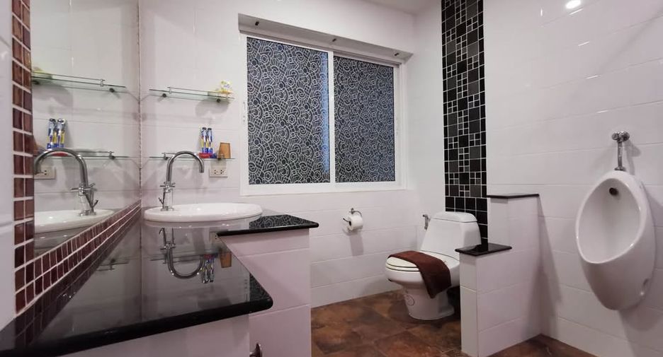 Casa en alquiler de 5 habitaciones en Jomtien, Pattaya