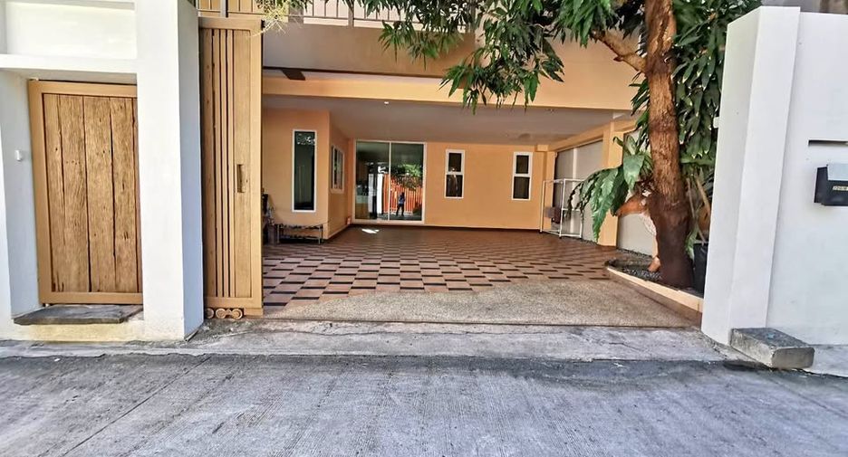Casa en alquiler de 5 habitaciones en Jomtien, Pattaya