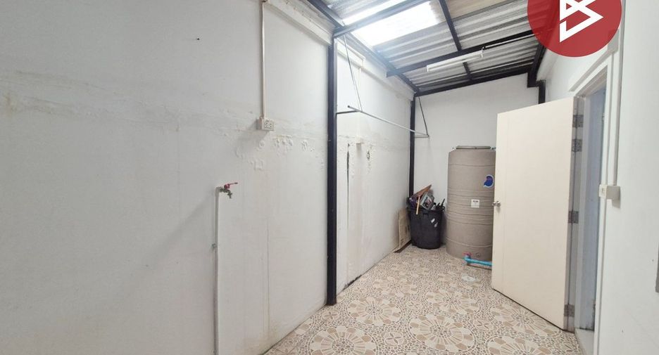 For sale 3 bedrooms townhouse in Mueang Samut Prakan, Samut Prakan