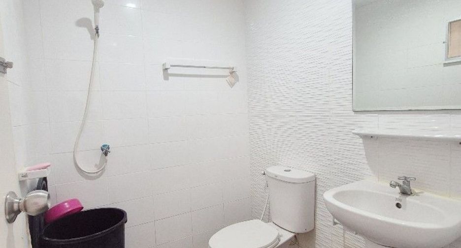 For sale 3 bedrooms townhouse in Mueang Samut Prakan, Samut Prakan