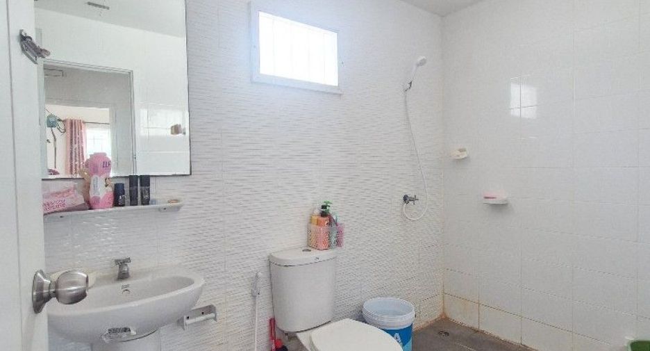 For sale 3 bedrooms townhouse in Mueang Samut Prakan, Samut Prakan