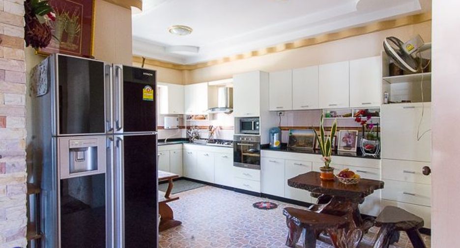 For sale 4 bedrooms house in Mueang Ubon Ratchathani, Ubon Ratchathani