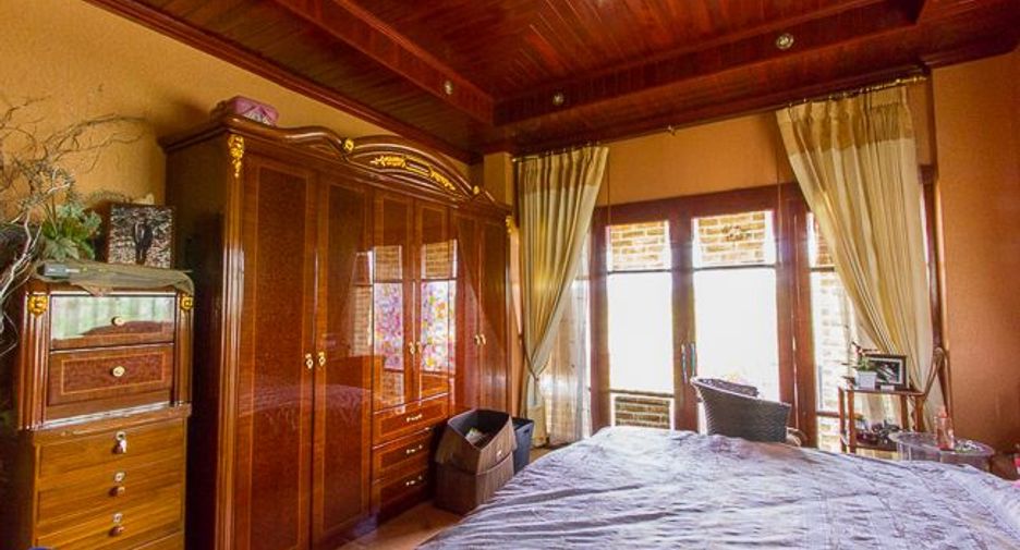 For sale 4 bedrooms house in Mueang Ubon Ratchathani, Ubon Ratchathani